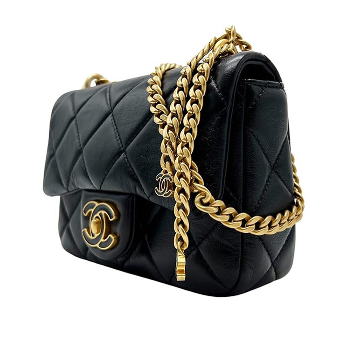 Chanel 经典迷你黑色小羊皮珐琅徽标女士翻盖单肩包 AS3113