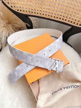 Louis Vuitton Damier Reversible 40MM Width Salt Canvas LV Initiales Buckle Dress Belt MP300V