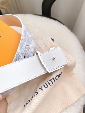 Louis Vuitton Damier Reversible 40MM Width Salt Canvas LV Initiales Buckle Dress Belt MP300V