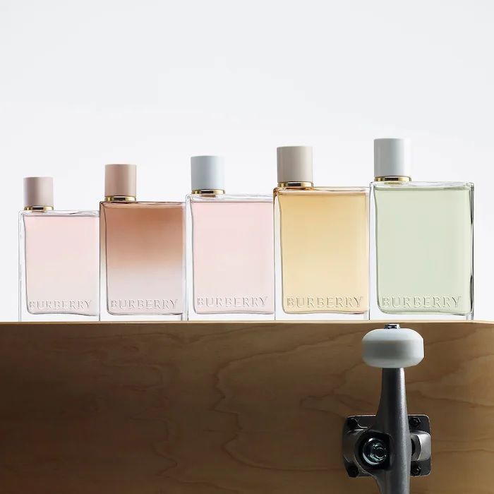 बरबेरी हर फ्रूटी फ्लोरल 2022 नई 3.4 ऑउंस महिला ईओ डी टॉयलेट स्प्रे